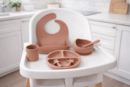 Ensemble Repas Bébé en Silicone – Bavoir, Assiette, Bol, Tasse & Cuillères | Sans BPA