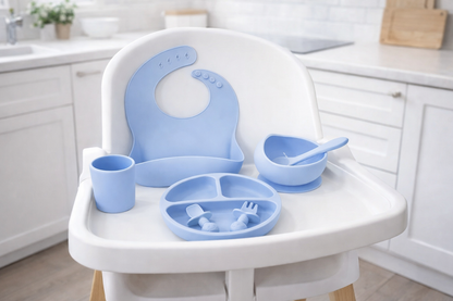 Ensemble Repas Bébé en Silicone – Bavoir, Assiette, Bol, Tasse & Cuillères | Sans BPA
