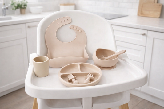 Ensemble Repas Bébé en Silicone – Bavoir, Assiette, Bol, Tasse & Cuillères | Sans BPA